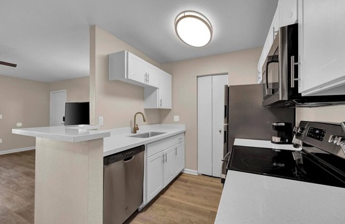 Greenbell Apartment | Landing | Spectacular 2BD, Pool, Gym