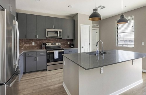Warehouse District Apartment | Landing | Spectacular 2BD, Pool, Rooftop Lounge