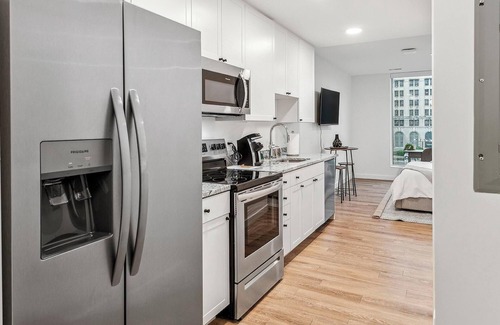 Greektown Historic District Apartment | Landing | Spectacular Studio, Gym, Clubhouse