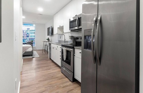Greektown Historic District Apartment | Landing | Spectacular Studio, Clubhouse, Gym