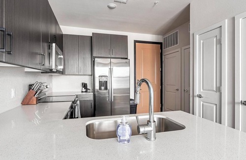 Wetmore Apartment | Landing | Spectacular 1BD, Gym, Clubhouse