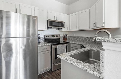 Stone Oak Apartment | Landing | Stunning 1BD, Gym