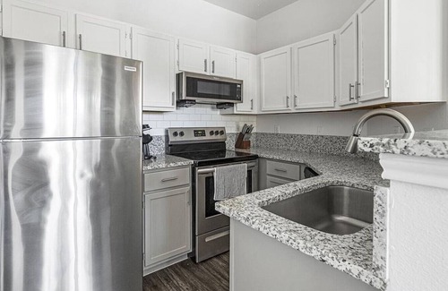 Stone Oak Apartment | Landing | Stunning 1BD, Gym