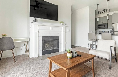 McNeil Apartment | Landing | Stunning 1BD, Gym, Clubhouse