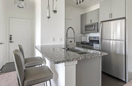 McNeil Apartment | Landing | Stunning 1BD, Gym, Clubhouse