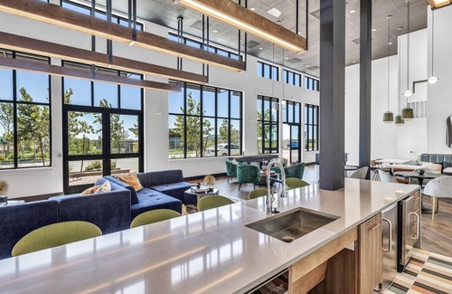 Buda Apartment | Landing | Stunning 1BD in Kyle