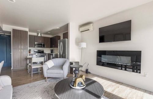 Hayden Island Apartment | Landing | Stunning 1BD, Pool, Clubhouse