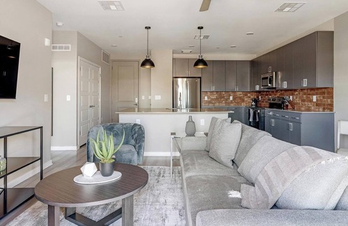 Warehouse District Apartment | Landing | Stunning 1BD, Rooftop Lounge, Game Room