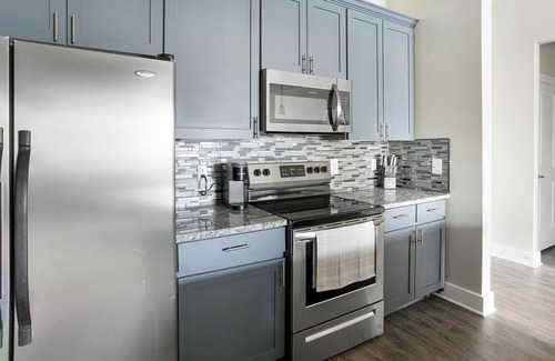 Nassau Bay Apartment | Landing | Stunning 2BD, Gym, Clubhouse