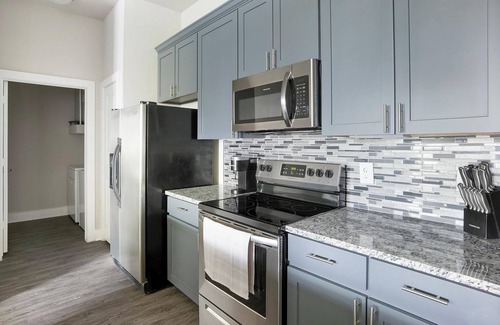 Nassau Bay Apartment | Landing | Stunning 2BD, Gym, Clubhouse