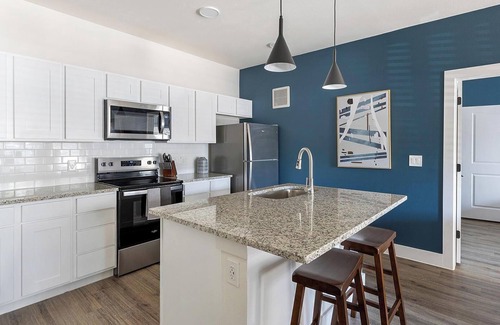 Venus Apartment | Landing | Stunning 2BD, Clubhouse, Gym