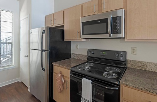 New Pathways Apartment | Landing | Stunning 2BD, Gym, Pool