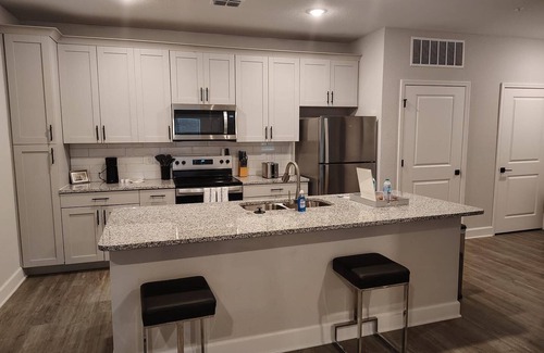 Newberry Apartment | Landing | Stunning 2BD, Pool, Gym