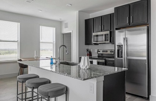 Austin Apartment | Landing | Stunning 2BD, Pool, Gym