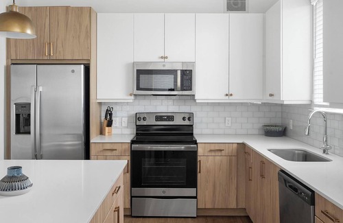 Austin Apartment | Landing | Stunning 2BD, Yoga Studio, Gym