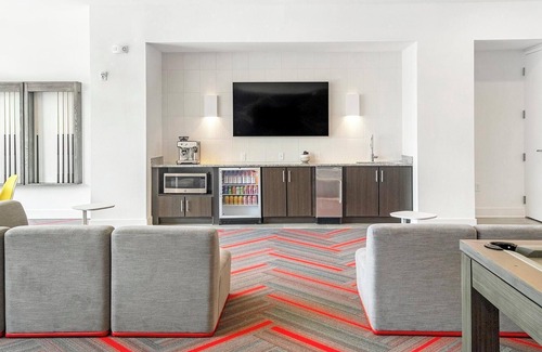 Five Points South Apartment | Landing | Stunning Studio, Yoga Studio