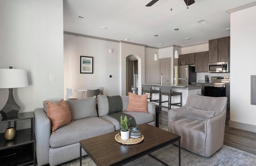 Manor Apartment | Landing | Stylish 1BD, Clubhouse, Courtyard