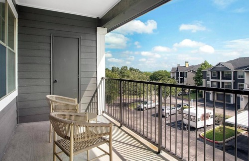 McNeil Apartment | Landing | Stylish 1BD, Pool, Clubhouse