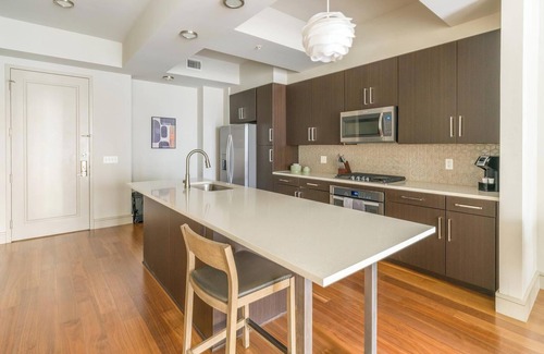 Houston Apartment | Landing | Stylish 1BD, Tennis Court, Gym