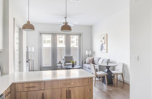 Austin Apartment | Landing | Stylish 1BD, Yoga Studio, Clubhouse