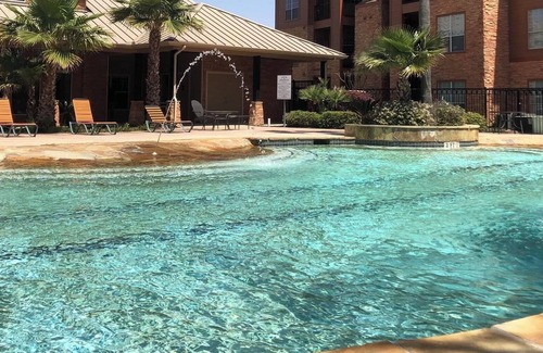 Southbelt/Ellington Apartment | Landing | Stylish 2BD, Gym, Clubhouse