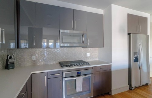 Houston Apartment | Landing | Stylish 2BD, Tennis Court, Pool