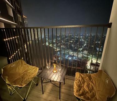 Van Giang Apartment | Landmark Ecopark by Emily in Town