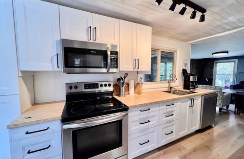 Selwyn Cottage | Lands End Cottage on Stoney Lake