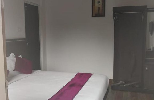 Munnar Bed & Breakfast | Landy Queen