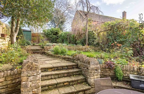 Chipping Campden Cottage | LANES COTTAGE, pet friendly, with open fire in Chipping Campden