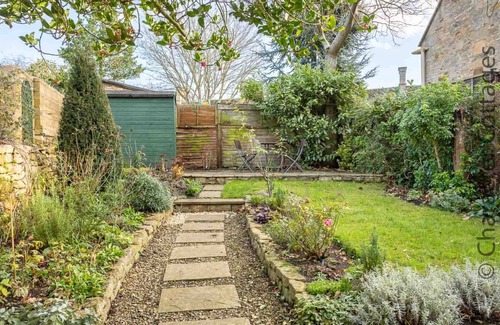 Chipping Campden Cottage | LANES COTTAGE, pet friendly, with open fire in Chipping Campden