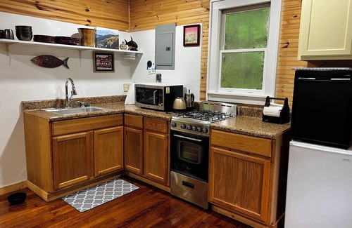 Lansing Cabin | Lansing, North Carolina Appalachian Solar Powered Cabin Paradise