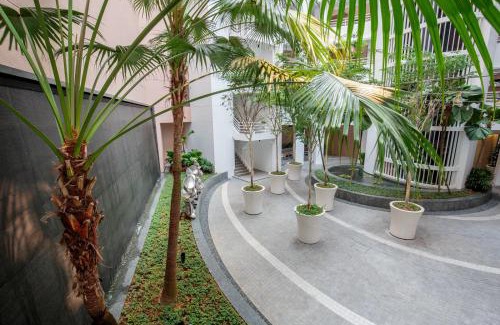 Somerset Apartment | Lanson Place Winsland, Singapore