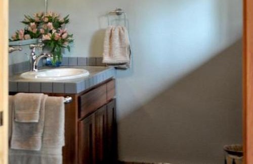 Saginaw Bed & Breakfast | LANZAROTTA Bed and Breakfast close to Eugene