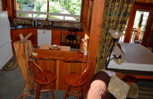 Saginaw Bed & Breakfast | LANZAROTTA Bed and Breakfast close to Eugene
