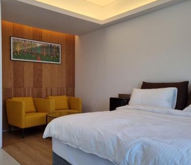 Suryuk Bed & Breakfast | Laon on 37