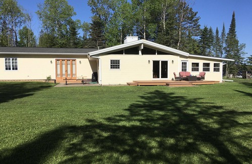 Side Lake House | Lap of Luxury on Little Sturgeon