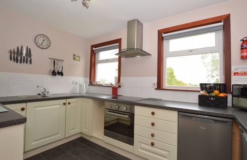 Kilmun Cottage | Larch Cottage, country location near Dunoon, loch views