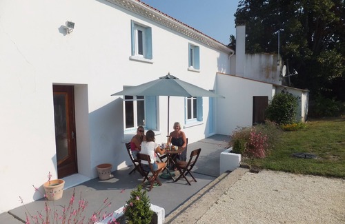 Chenac-Saint-Seurin-d'Uzet House | Large House Between Talmont And Mortagne Sur Gironde With Views On Estuary