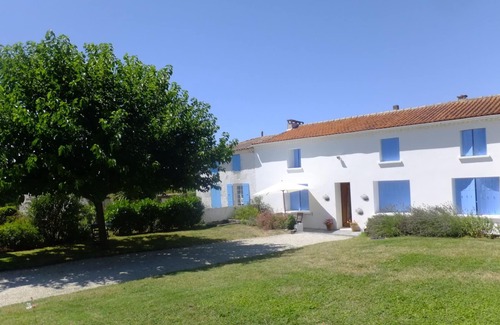 Chenac-Saint-Seurin-d'Uzet House | Large House Between Talmont And Mortagne Sur Gironde With Views On Estuary