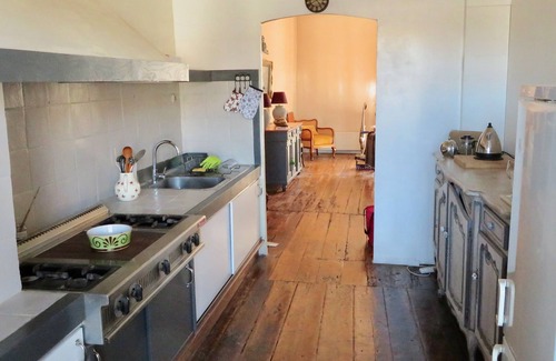 Villereal House | Large 260m2 bourgeois house with 36m2 terrace in the heart of Bastide Chromecast Tv