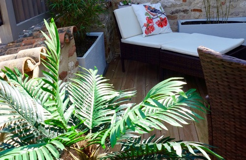 Villereal House | Large 260m2 bourgeois house with 36m2 terrace in the heart of Bastide Chromecast Tv