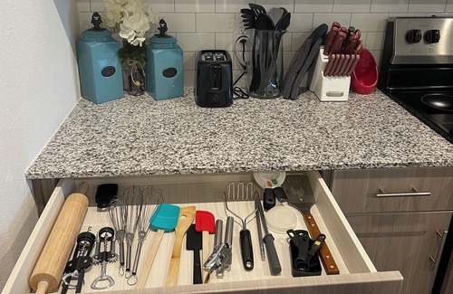 Aubrey Apartment | Large 1 BR Apartment w/ king Size Bed