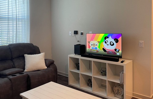 Aubrey Apartment | Large 1 BR Apartment w/ king Size Bed