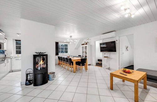 Lodbjerg Hede Cottage | Large 14-person pool house - 1004