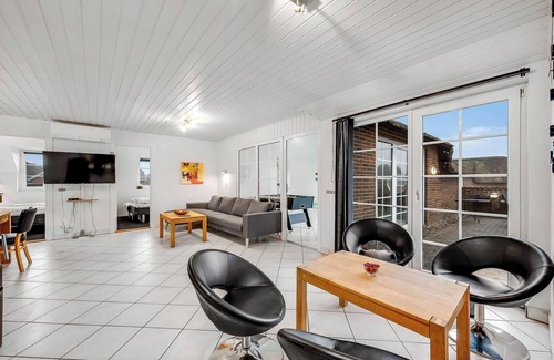 Lodbjerg Hede Cottage | Large 14-person pool house - 1004