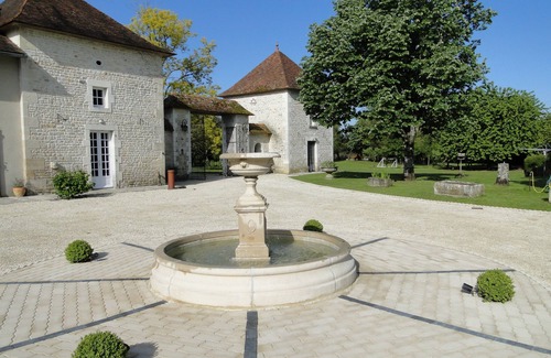 Bouin House | Large 18th century property