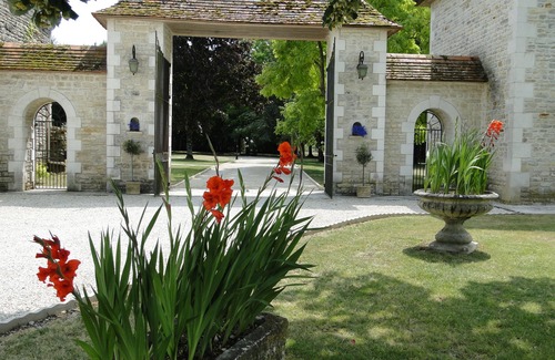 Bouin House | Large 18th century property