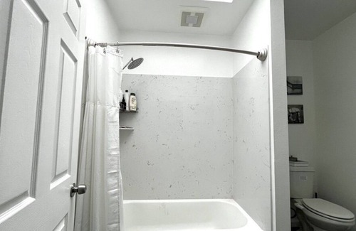 Piedmont Avenue Cottage | Large 1BD/1BA Private Cottage. Great Location - Walk to everything!