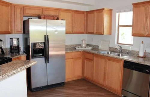 Westwood Apartment | Large 2 Bedroom 2 Bath With Wonderful Views (G41)